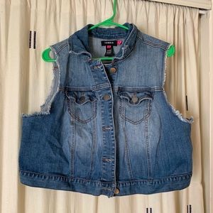Torrid Size 2 cropped denim vest